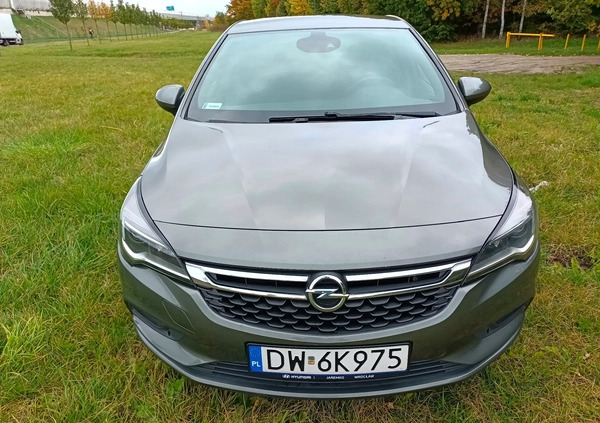 Opel Astra cena 53400 przebieg: 77000, rok produkcji 2017 z Wrocław małe 232